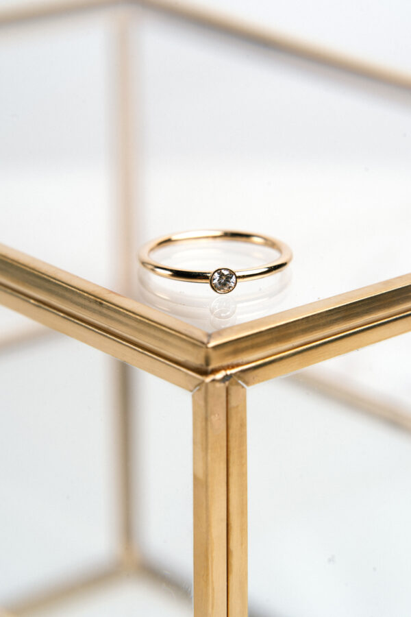 Solitario bisel oro amarillo 0,11ct