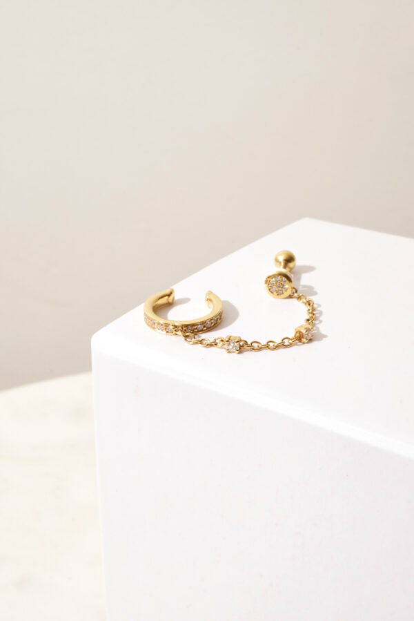Ear cuff diamantes y cadena.